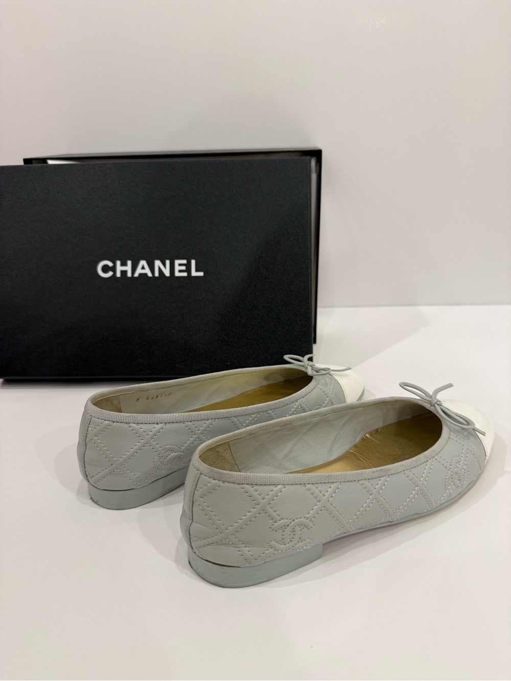 100% AUTHENTIC CHANEL Blue Gray Quilted Leather Ballet Flats with White Cap Toe - Picture 6 of 12